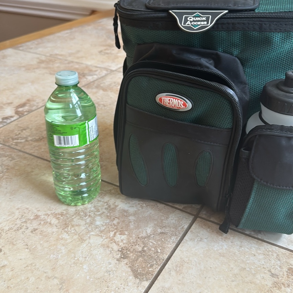 Lunch box With multiple pockets - Picture 13 of 13